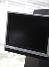 診療ユニットにはモニターを設置してあります